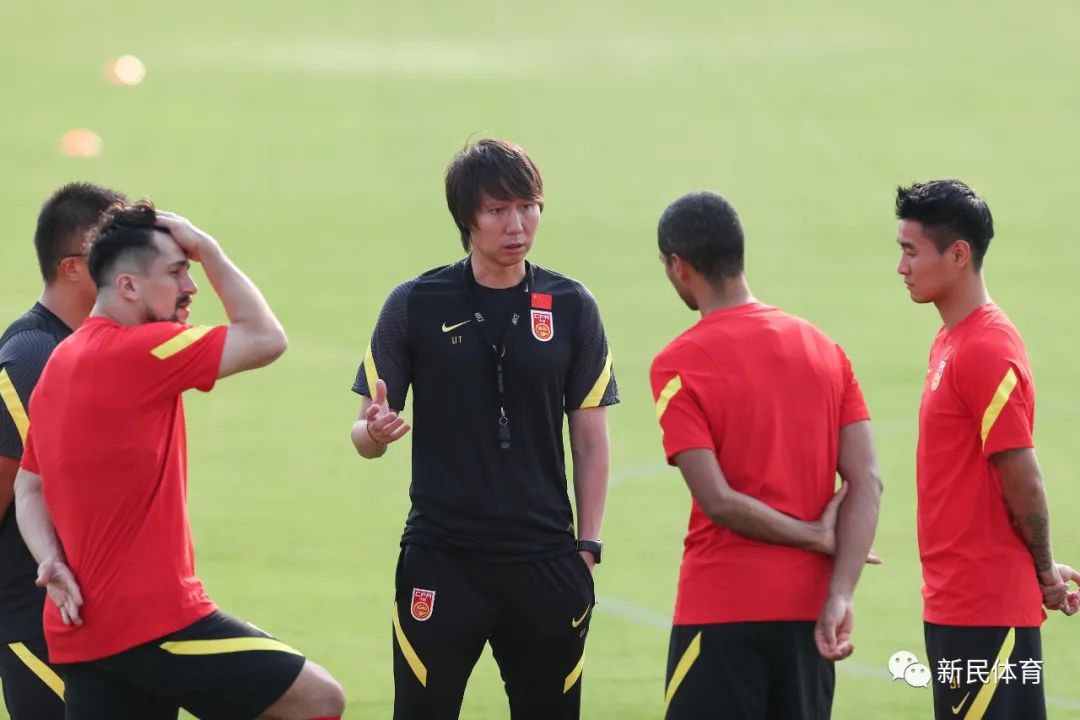  国足世预赛关键战惜败韩国队