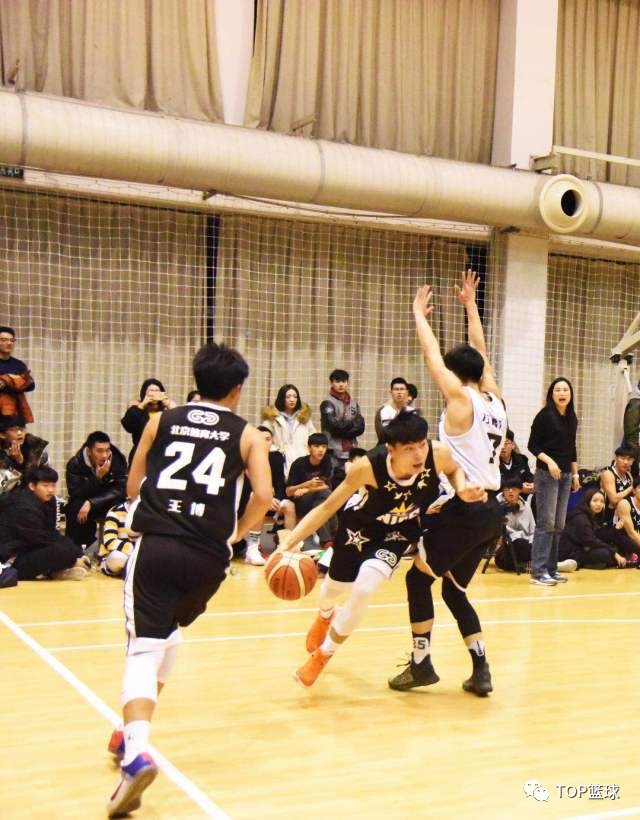  内线巨兽统治篮下，篮板怪兽筑起禁飞区