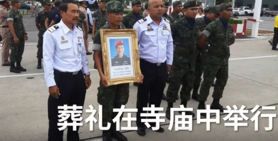  草根足球达人走红，平民英雄感动全网  