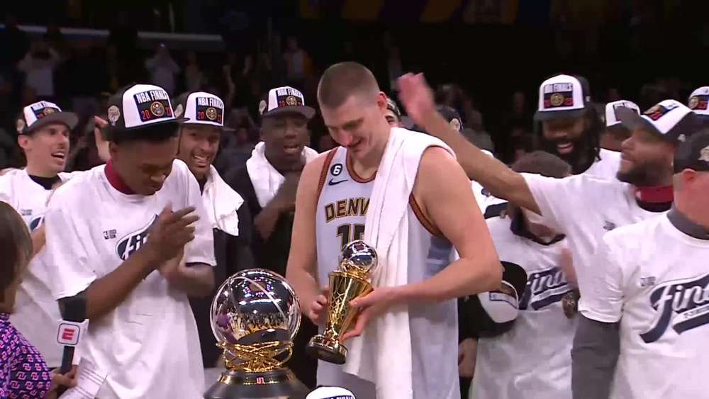  约基奇三双助掘金主场力克爵士