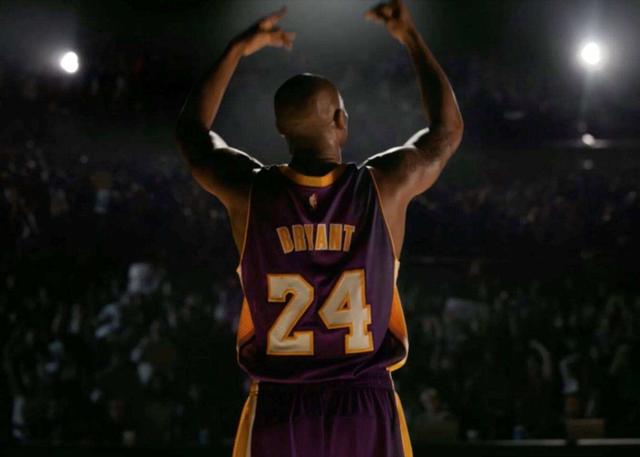  传奇球星退役赛，万人空巷致敬经典