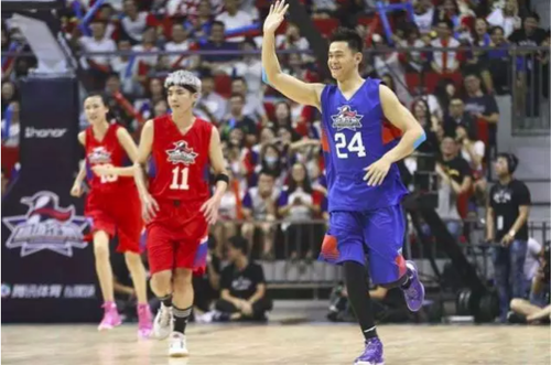  篮球跨界合作频现，品牌联名引领潮流