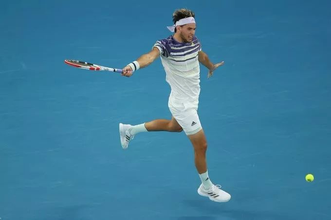  网坛老将宝刀未老，瓦林卡逆转进四强