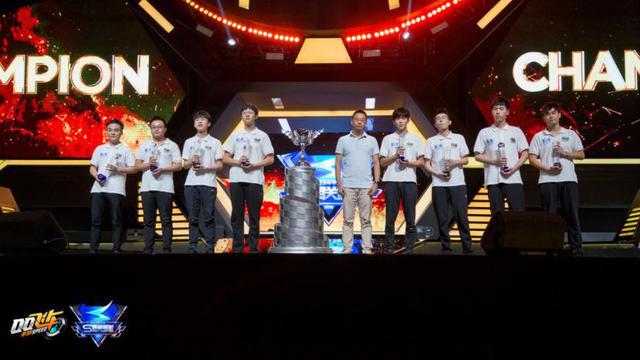  电竞新星闪耀赛场，青年选手勇夺桂冠