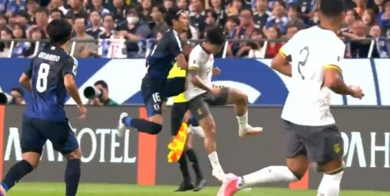  边路传中精准制导，高中锋头顶建奇功